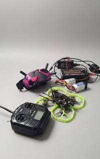 ، للبيع طائرة درون مع كامل معداتها الاحترافية. الدرون بحالة ممتازة وجا...