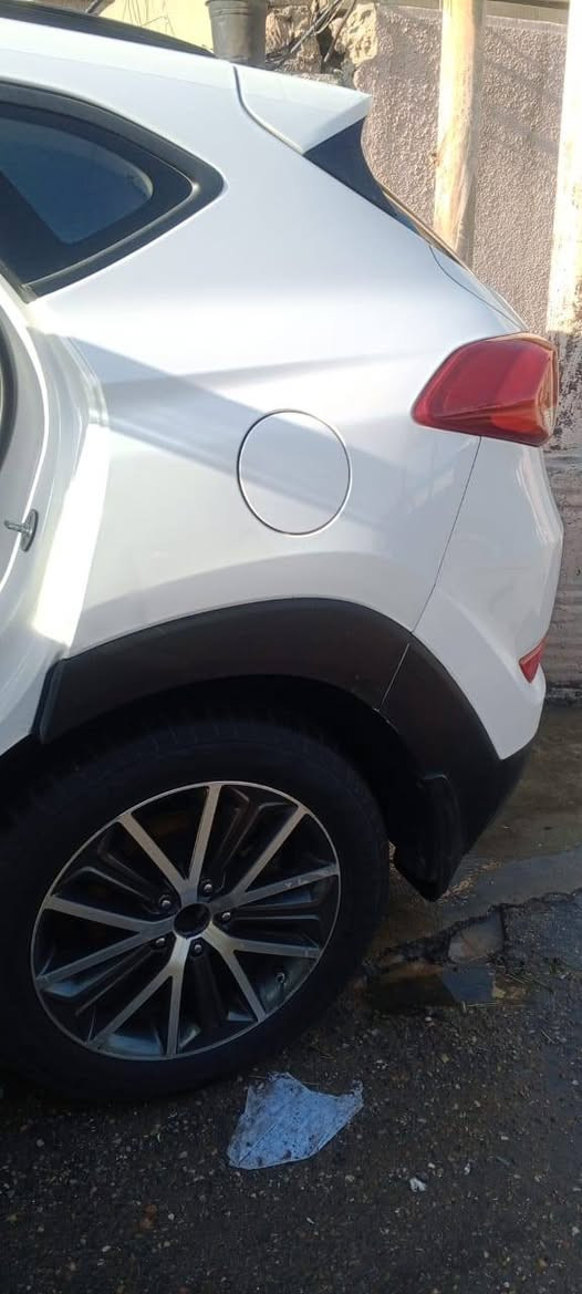 السلام عليكم
توسان خليجي للبيع 
⚔️ الموديل 2017
⚔️الون ابيض 
⚔️السونار مرفق ويه الصور  صبغ قطعتين ونص بدون دواخل  
⚔️محرك 2000دوش بحاله جيده
⚔️كير اوتو ماتيك 
⚔️بانوراما 
⚔️مري كهرباء وشفط واشاير بل مري
⚔️اربعا ويل كب 🛞🛞
⚔️بلوجكتور لد  
⚔️تحكم ستيرن جهتين 
⚔️شباك نيكل 
⚔️كامرا 🖥️🖥️
⚔️تبريد خير من الله ❄️❄️
⚔️داخل لونين  
تبريد قطعتين 
⚔️ رقم انكليزي بغداد وسنويه بأسمي 
⚔️السياره ماشيه 118 الف كم 
⚔️
⚔️ملاحظه السونار مرفق  🔚 والبنيد جارد الحفاف مالته وشويه معجون على شكل دائره بل بنيد  ومخلي عليه فابلون ماصبغته البنيد  كلشي مذكور شباب بصور والشرح 
💵💵السعر 163ورقه وقابل للتفاوض 
📞📞رقم الهاتف *********** الخاص موجود خاف بدوام ماكدر ارد
