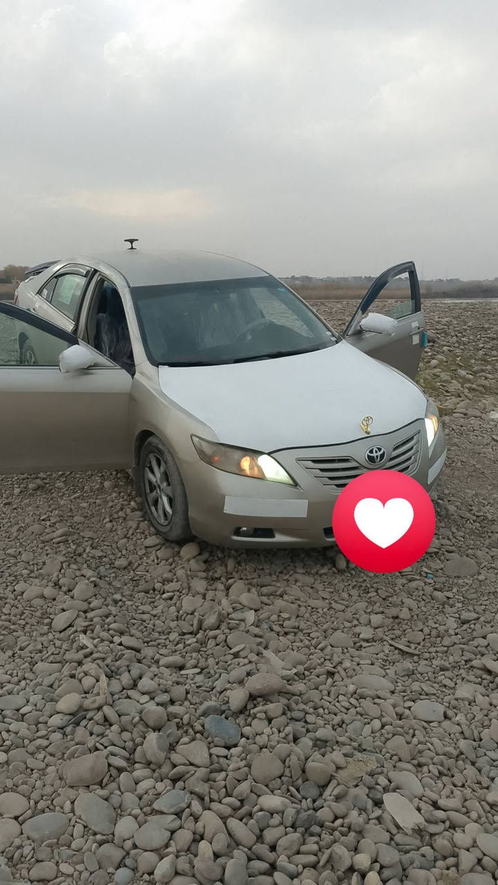 السلام عليكم للبيع كامري 2007 وارد أمريكي لسياره بيه مكانات صبغ ابيع احزام لغود وشواصي كفاله لسياره ادامه كامله تخم تاير صدر كله جديد رقم بغداد السعر 88المكان صلاح الدين ***********
