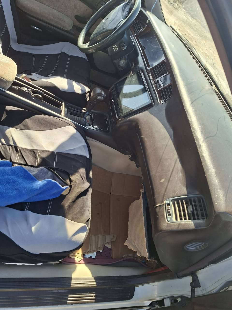 السلام عليكم بطه للبيع متصل بدي نضيف بلادي مكفوله من صبغ وكصه ومن العيب الشرعي سنويه لل٢٧ مشروع وطني تحويل مباشر تخم تاير جديد مكينه مكفوله بس الكير شوي تعبان *********** مكاني البصره السيبه سعر ب 60وبيه مجال
