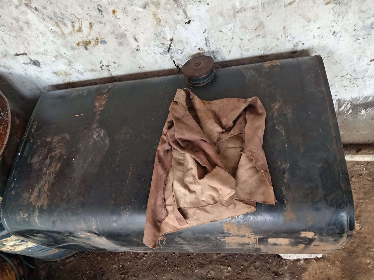 السلام عليكم تانكي كاز 300 لتر للبيع كامل هوا أو قواعده مكان ديالى الاستفسار ***********
