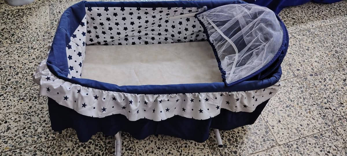هذني كلهن نظيفات وبعده اخت الجديده والله
وهاي الي بلجيس حمالة طفل جديده بعده ممفتوحه بوحده مشتريه 20 الف
كلهن سعرهن
75 الف
العنوان ساحة الأندلس شارع النظال
الرقم ***********
