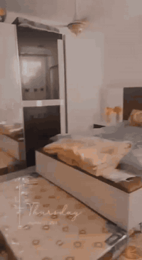 يوجد دار البيع والعنوان نجف الاشرف حي النداء شارع الكفيل دار 100 متر يحتوي ثلاث غرف طابقين يحتوى   حمام فوق وحمام جوا*********** يوجد واتساب
