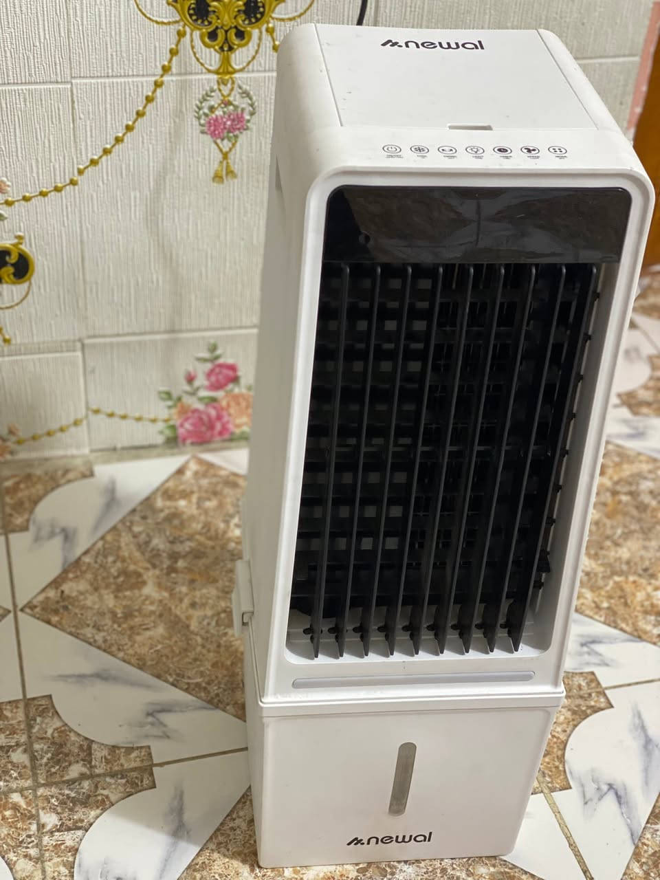 مبرده نوال للبيع كلش نضيفه صارله اقل الاسبوع هواه ثلج بيه مانع رطوبة حجمه صغير السعر ١٠٠ بيه مجال بسيط


**إذا كنت صاحب هذا الإعلان وتريد حذفه لأي سبب، رجاءا أرسل رسالة إلى الدعم الفني**