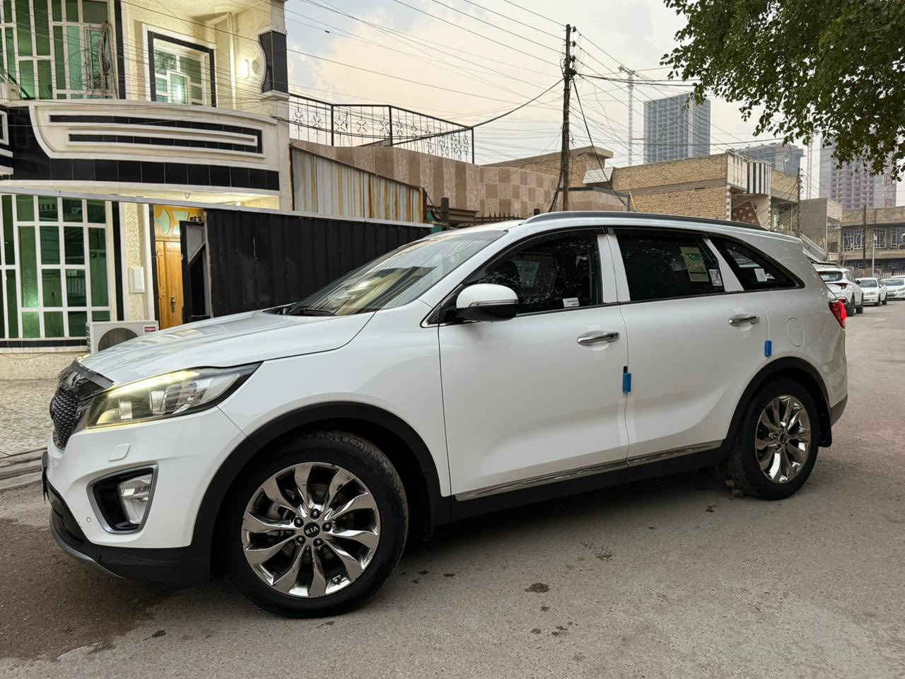 سلام عليكم سورينتو موديل 2016
للبيع او للمراوس بسيارة ناصية 
السيارة خليجية مكفولة كفالة عامة✅
السياره فول مواصفات 7 راكب 
محرك 4 سلندر 
السيارة ماشية 122 كيلو حقيقي 
السيارة بحالة الوكالة 
السعر 195 بيها مجال حك الجية 
 مكان السياره بغداد الزعفرانية 
متواجد فقط واتساب او اتصال 
***********
