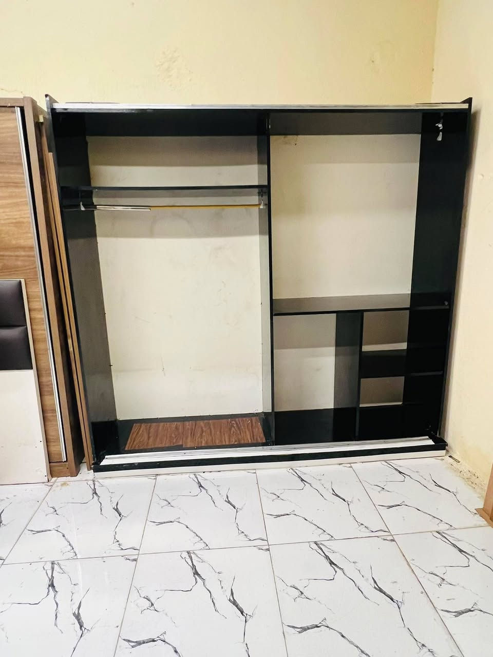 غرفة نوم مستعملة🇹🇷
 نضافة80 ٪💯
عدد القطع / 5
نضام / أسلايت 💢 
400🔒
شد ونقل داخل بغداد مجاني🚛
يوجود توصيل محافضات


**إذا كنت صاحب هذا الإعلان وتريد حذفه لأي سبب، رجاءا أرسل رسالة إلى الدعم الفني**