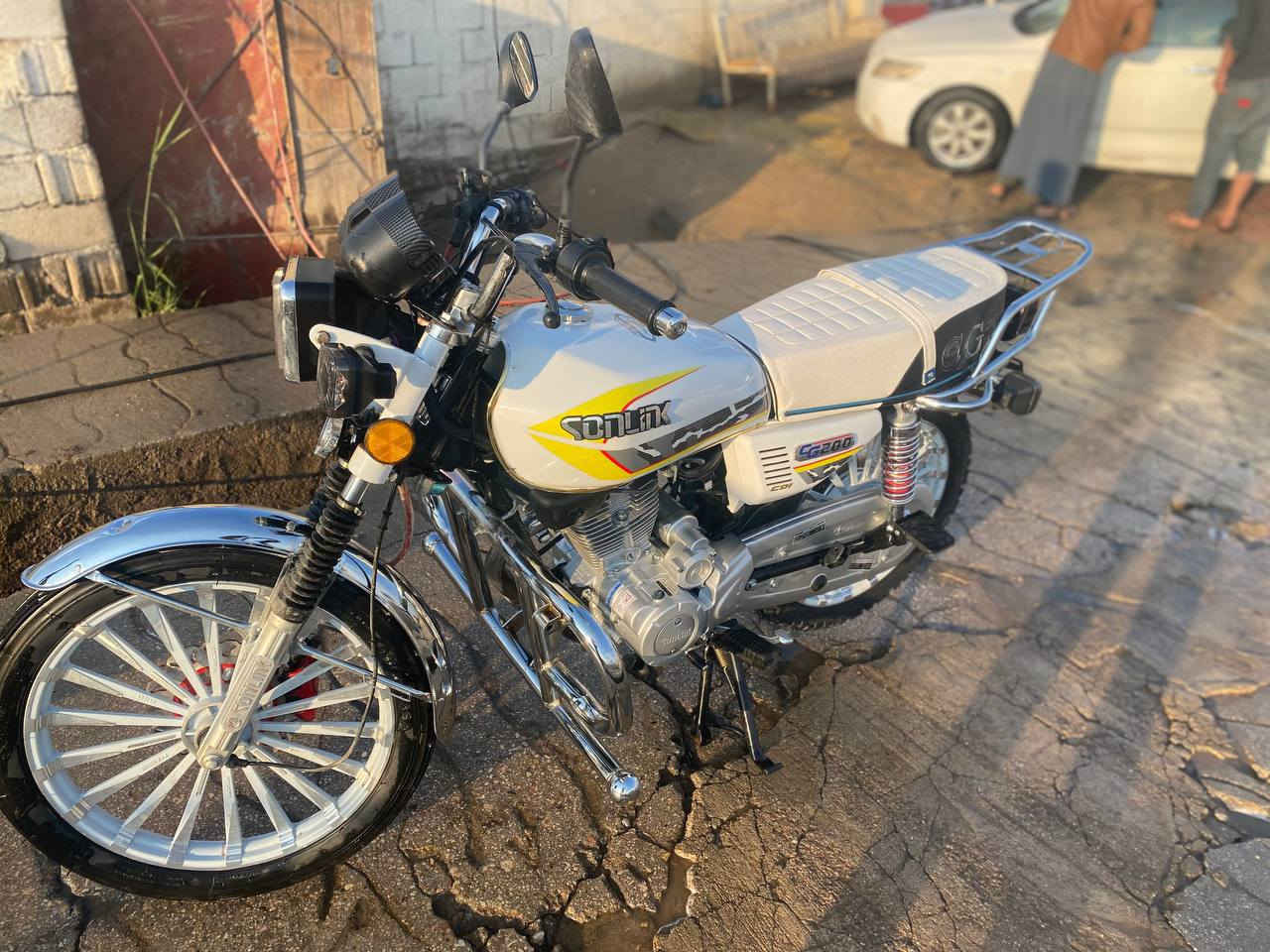 سلام عليكم ماطور للبيع سونك 25 اخو جديد قبل ثلاث اشهر شتريته اريد ابيعه  850الف وبي مجال بسيط مو شراي لا تعبني رجاءً ***********
