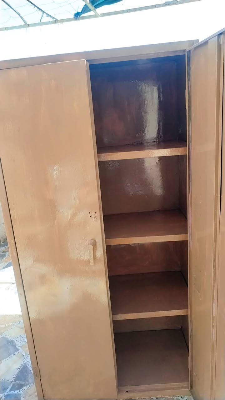 @الجميع.دولاب حديد +جربايه نفرين خشب مع ديكور
السعر دولاب 75

السعر جربايه 50

بيهن مجال
 
تصال او واتساب ***********
