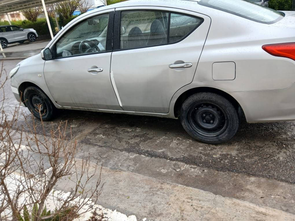 نیسان سەنی 2016 پێنج پارچە و دوو بستی بۆیاخە سێ پارچەی پێش ودوو دەرگای سایەقی پێشی هیچی نیە ڕەقەم و سەنەوی هەزە هەمووی  نوێیە تا  2030 نرخی 83وەرەقەیە هەولێر *********** أربيل, العراق
