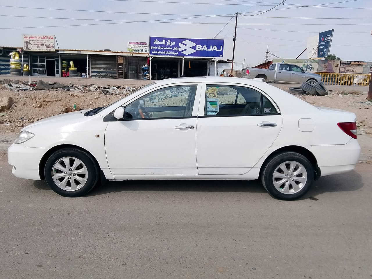 السلام عليكم سياره بي واي دي مال مزاد مال الداخليه معاملتها كامله باقي على ترقيم فقط بيها وكاله باسمي  كير  محرك كفاله سياره حلوه تبريد تدفئه خير من الله موديل 2014 العنوان بغداد *********** السعر 55  وييهه مجال بسيط ملاحظه رقمهه عالدوله ومعفيه من الكمرك
