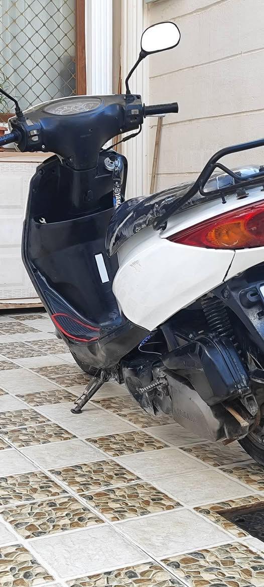 سلام عليكم
دراجه بريز ياباني 140
كهربائيات كلها شغاله 
شرط محرك بلادي 
دراجه نصيفه وحلوه 
سلف و هندر شغال 
بكل وقت 
السعر (650الف) و بيها مجال قليل
العنوان /كلار شيري نقيب
للاستفسار/***********
