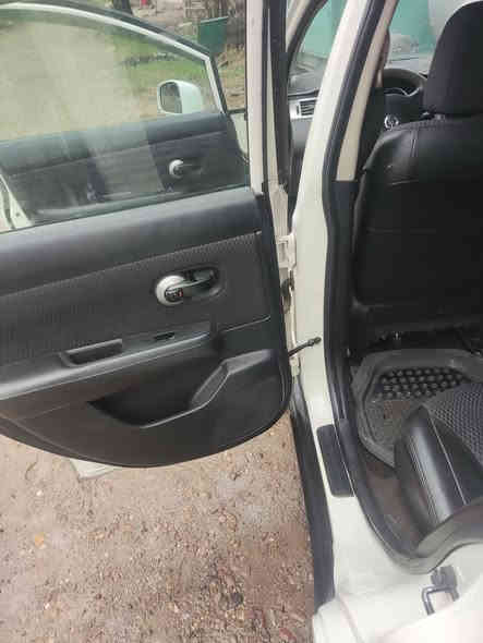 نيسان تيدا 2009 رقم انكليزي بيها 
تبديل باب السايق و جامرلغ جهة السايق
بيع او مراوس بفيرسا 2010
السعر 75
للاستفسار الاتصال على 

***********
