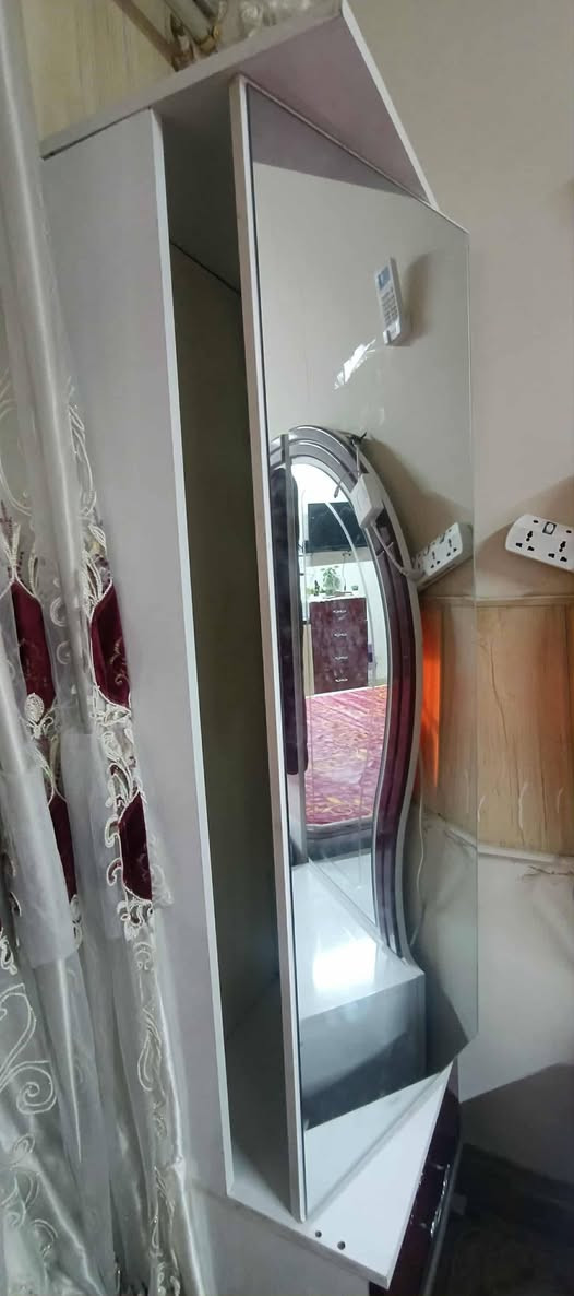 غرفة نوم كاملة للبيع
للتواصل ***********
