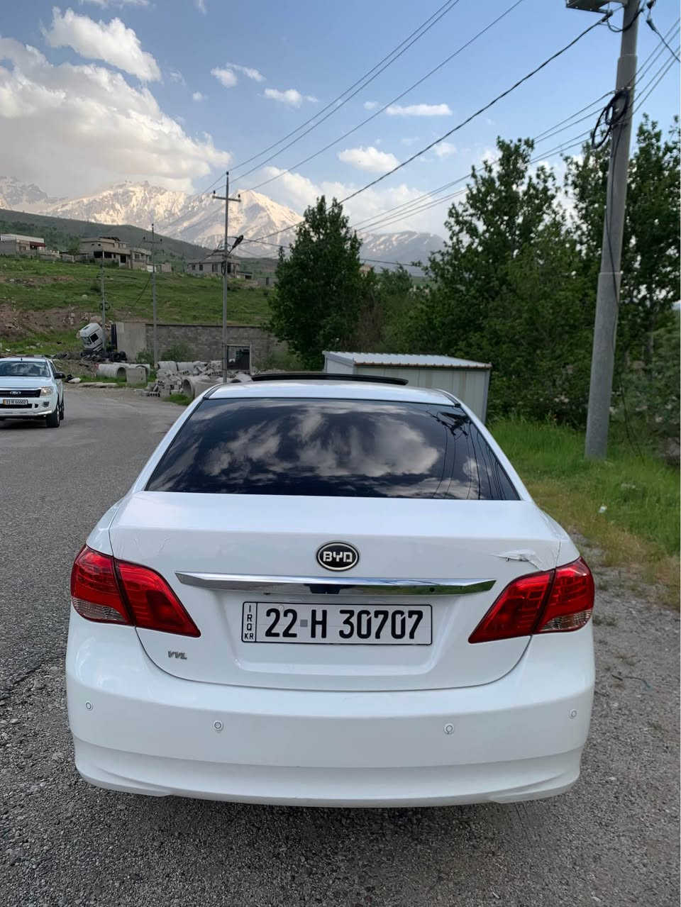 بیوایدی مۆدیل ٢٠١٤ سەیارەکە سبوغی نیە ساردەکوتی نیە هیچی نیە تەنها کەمێک تەزرەی هەیە سەیارەکە فول مواسەفاتە تەنها گێر عادیە سەیارەکە لە شەریکەوە تاکو ئێستا یێک دەستە بە ناوی خۆمە رەقەم و سەنەوی تاکو ٢٠٣٠ نوێیە 
رەقەم تەلەفۆن:***********
شوێن:سۆران
نرخ:٦٤$ مرغصور, أربيل
