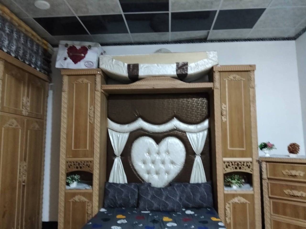 سلام عليكم غرفه اخشاب للبيع،
*********** 
، ***********
