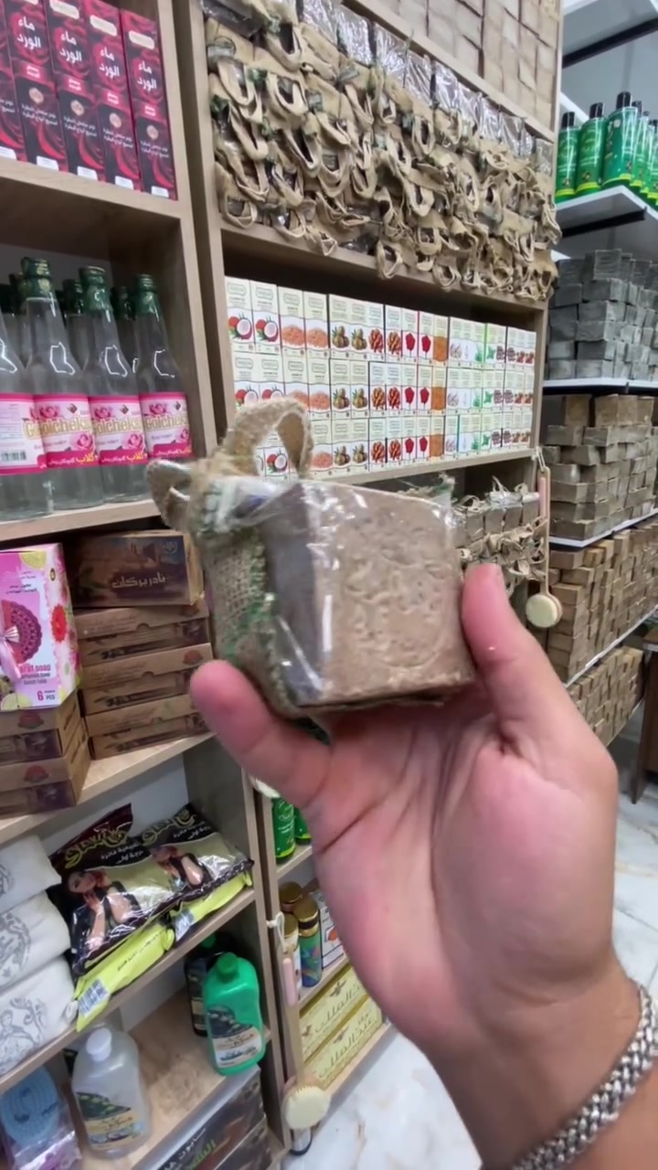 ✨🤎 صابون الكنوز العشرة 🤎✨
سرّ الجمال الطبيعي بتركيبة مخمّرة فاخرة 🌿🫒

صابون الكنوز العشرة مصنوع بعناية من أكثر من 10 زيوت طبيعية مخمّرة 🔥
حتى يعطي عناية متكاملة للبشرة والشعر والجسم بطريقة طبيعية وآمنة ✨

شنو يفيد؟ 👇

🌸 يساعد على:
✨ تصفية البشرة وتنقيتها
✨ توحيد اللون ومنح نضارة طبيعية
✨ التقليل من الكلف والنمش وآثار الحبوب
✨ العناية بالبشرة الدهنية وحب الشباب
✨ التخفيف من التحسس وبعض المشاكل الجلدية

💆‍♂️ وللشعر وفروة الرأس:
🌿 يساعد على تقليل القشرة
🌿 يخفف من تساقط الشعر
🌿 يمنح الفروة تنظيف عميق وانتعاش طبيعي

🩹 ومفيد أيضًا للعناية الخارجية لبعض الحالات مثل:
✔️ الحروق وآثار العمليات
✔️ البواسير والناسور
✔️ العناية النسائية الخارجية

💚 منتج طبيعي وآمن للاستعمال
🫒 مخمّر بأكثر من 10 زيوت فعّالة
🏭 صناعة سورية — إنتاج نوفل الجراخ

💰 السعر داخل الفروع: 10,000 د.ع فقط
🚚 توصيل داخل وخارج العراق

✨ لأن البشرة المرتبة والشعر الصحي يبدأون من منتج أصلي 🌿
جرّب الكنوز العشرة… وخلي الفرق يحچي عن نفسه 🤎�. #محلات_الشچرة_الطيبة  #صابون  #محلات_الشجرة_الطيبة_الفرع_الثالث_حي_الإمام #اكسبلور #العراق


**إذا كنت صاحب هذا الإعلان وتريد حذفه لأي سبب، رجاءا أرسل رسالة إلى الدعم الفني**
