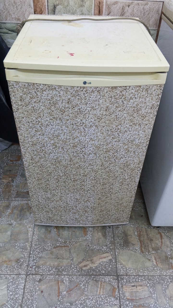 السلام عليكم
ثلاجه كبيره نظيفه سعر 100 بيها مجال 
ميز تواليت صاج نظيف سعر 75 بي مجال 
ثلاجه صغيره سعر 75 بيها مجال 
كنتور بابين نظيف سعر 125 بي مجال 
طباخ نظيف نقص باب مال الفرن سعر 100 بي مجال 
مكان بغداد المشتل ***********
