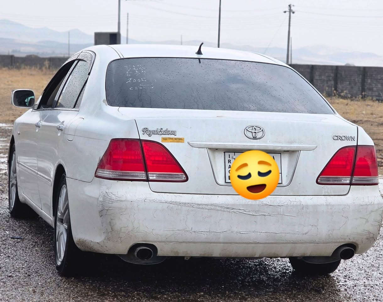 شوین کەلار ژم *********** واتسئاپ
شاهینە موسسسس 
2005 ڕۆیاڵ
182 گەورە بە گەورە 
سێ دووگمە و پەردە 
ئاوینە شەفت 
ناوچەی کوێر 
شاشەو کامیرا
تاعدل سورعە
مشتی سوکان"لکزز"
بریک بەسراوە 
جامی هەڵ گیراوە 
هادرۆلیکی گێڕی تازەیە 
تەبرید ساردوو گەرم  
سەیارەکە بێ مەسروفە  
شوێن موسەکانی وەک ساق لێکراوە
شانسی بەشەرت کەڤەر گۆڕاو بەشەرت
