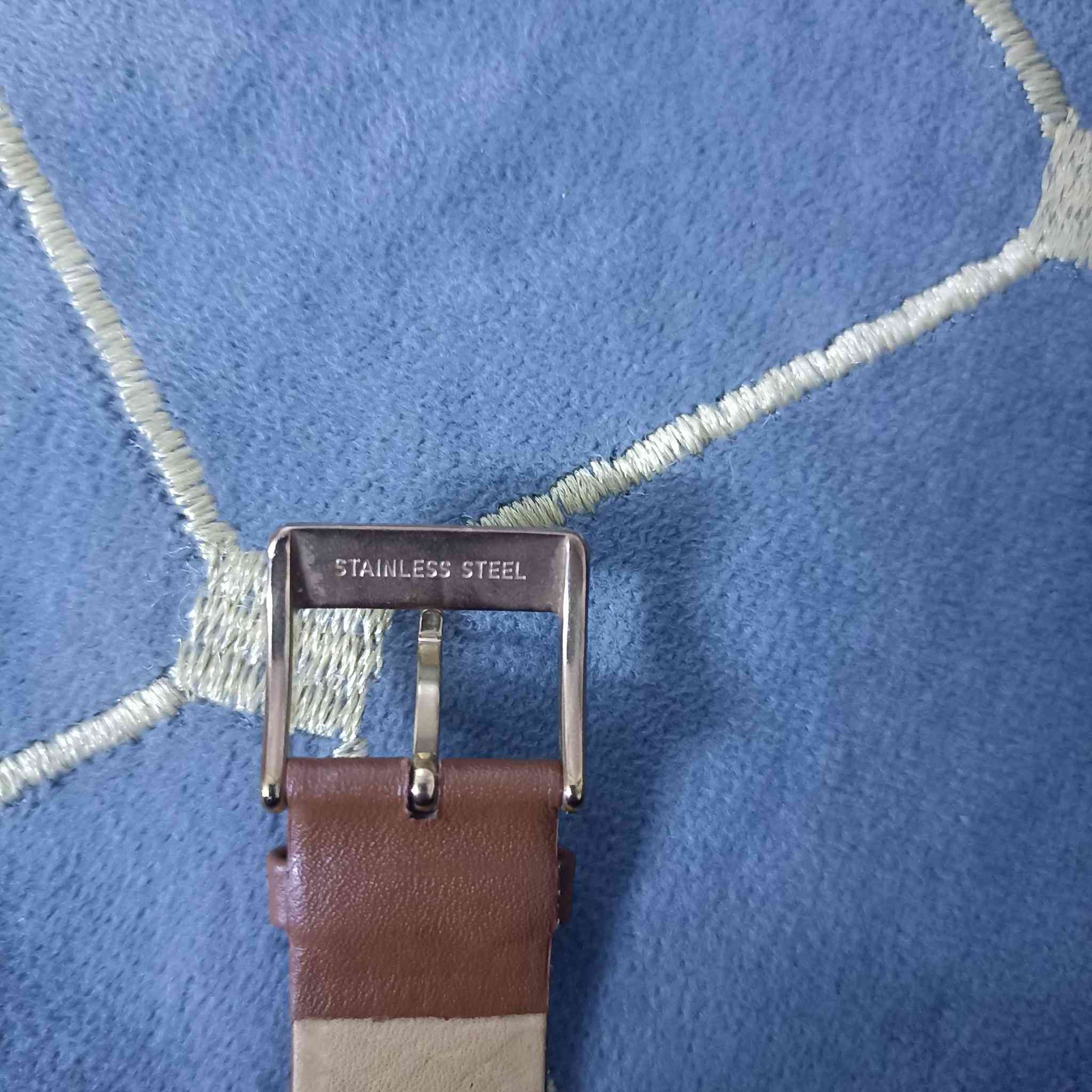 للبيع ساعة سيتيزن (Citizen) موديل BE9173-07X الرجالية، بتصميم كلاسيكي فاخر
الهيكل ستانلس ستيل مطلي باللون الذهبي الوردي

السير جلد طبيعي بلون بني اصلي مختم 

أصدرت عام 1990 يونيو

والرقم التسلسلي موجود

ماكنه كوارتز مامفتوحه اصليه 

السعر أعلى سعر ابيع

التواصل ***********
