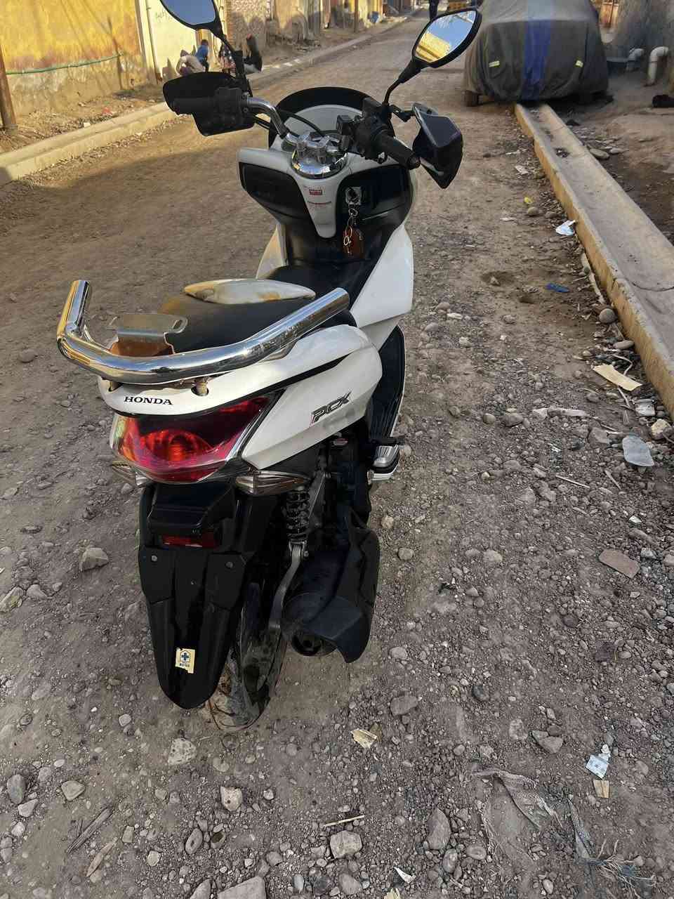 السلام عليكم بي سي اكس جيل الاول
دراجه مكفواله من محرك من كهربائيات  حساسات كلهه شغاله 
نضيفه كلشش مثل  ما موضح بصوره  
سعر 12ورقه بيهه مجال 
***********
مكاني مدينه الصدر
