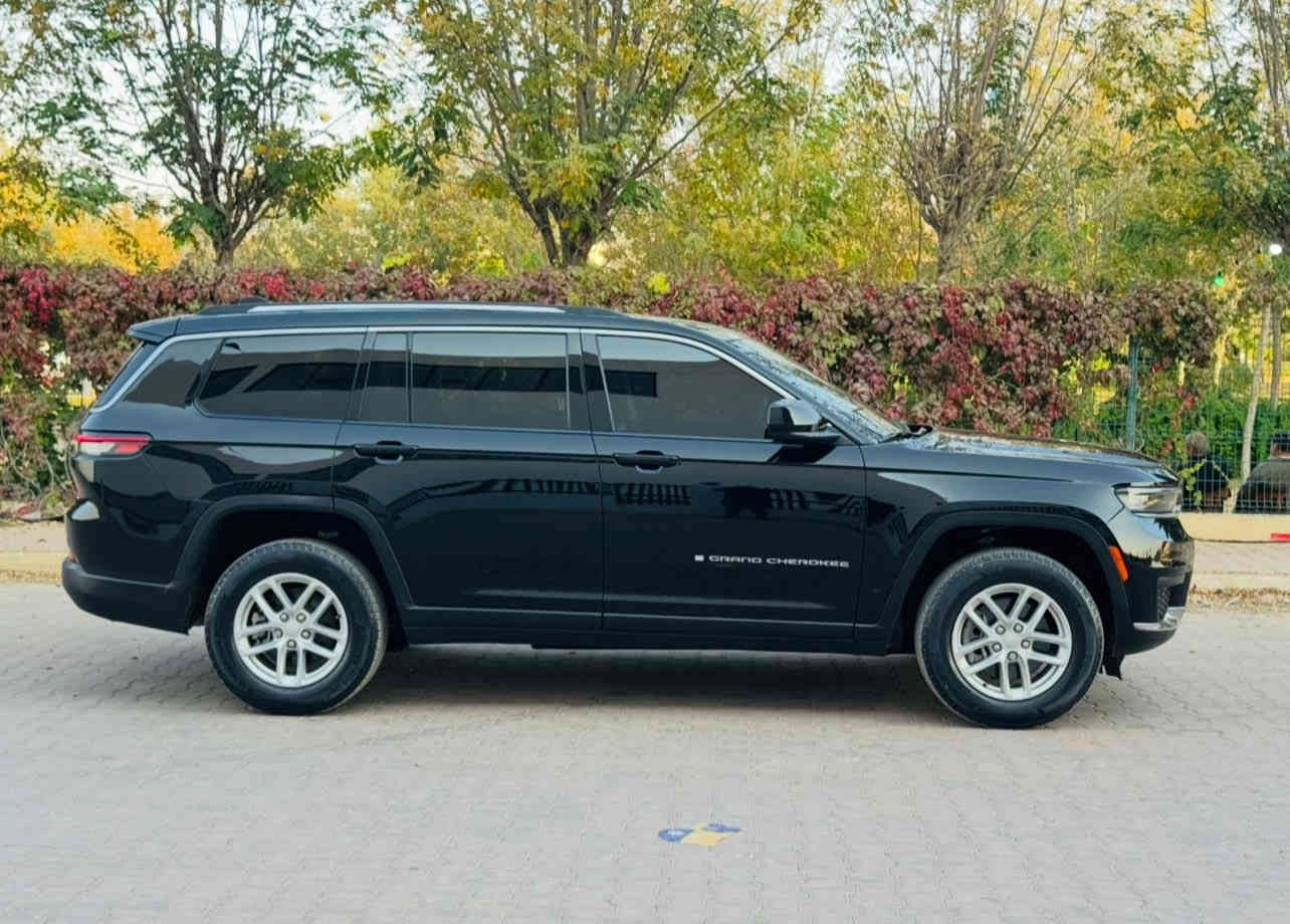 السلام عليكم 
JEEP GRAND CHEROKEE
جيب كراند شيروكي 
7راكب
لون اسود ملكي 🖤
موديل :- 2023
 محرك 6 سلندر  3600 
موصفات 
بصمة 
تشغيل عن بعد
صندوق شفط
 كشن منفصل 
 رادارات 360 درجه 
 اوتو ستوب 
 نقطه عمياء
 ابل كار بلي اوتو 
 عداد دجتال 
كامره خلفيه
سستم صوت سماعات 
 شاشه كبيره 
3 قطع تبريد 
تحديد مسار 
ماشيه 9 الف ميل
صبغ :-فقط جملغ خلفي صبغ بدون دواخل و بدون ارباك
سياره بدون رقم لازم ترقيم شمالي فقط
عنوان 📍عقرة
سعر :- 278 $ ورقة  بدون رقم 
رقم تلفون و واتساب ☎️
***********
