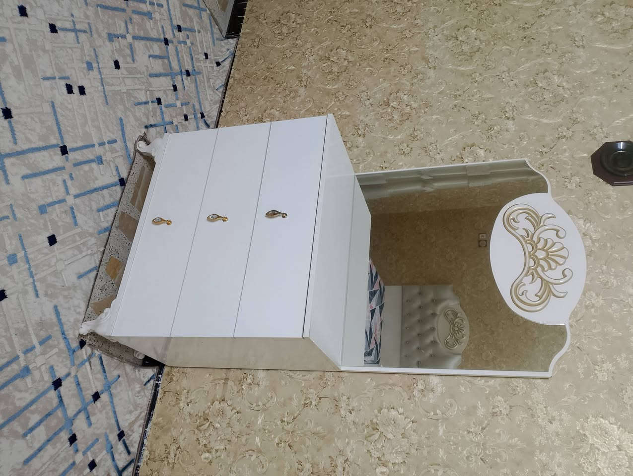 غرفه شبابيه للبيع نظيفه السعر 375لاستفسار***********
