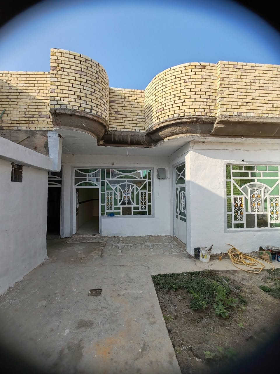 🏡 دارين للبيع – الحي العسكري قرب مرقد سيد أحمد المبرقع
📍 ملاحظة / الدار خالية حاليا 
╚═══════════════════
📐 المساحة: 300 متر مربع
🛣 الشارع: تبليط
📍 الموقع: ثالث شارع من المرقد
━━━━━━━━━━━━━━━━━━
🏠 يتكون العقار من دارين:
🔹 الدار الأول:
• غرفتين نوم
• صالة
• مطبخ
• حمام
• استقبال
━━━━━━━━━━━━━━━━━━
🌿 الدار الثاني:
• حديقة
• طارمة
• درج خارجي
• غرفتين نوم
• صالة
• استقبال
• صب بناء نظيف
━━━━━━━━━━━━━━━━━━
📞 للاستفسار: ***********
💰 السعر: مراسلة خاص أو ماسنجر فقط (واتساب)
