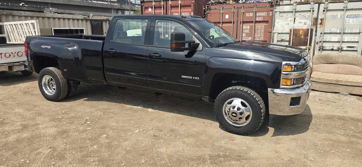 شوفر سلفارادو موديل ١٧ دبل تاير كلين مكفوله حساسات شاشه تحكم رقم شمالي عنوانها بغداد سعرها ٣٢٠ هاتف  ***********
