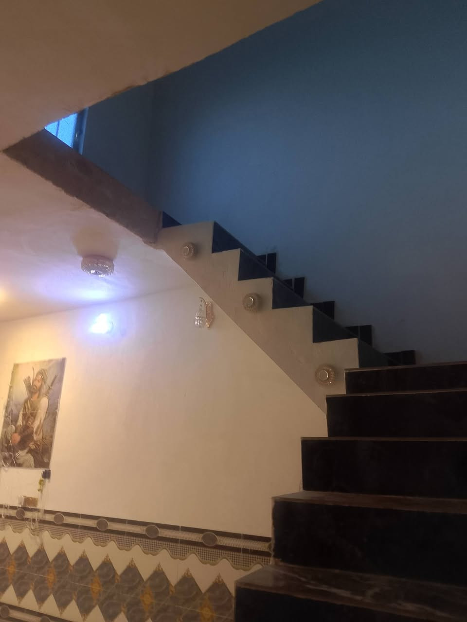 بيت للبيع في كاع وسام ***********
