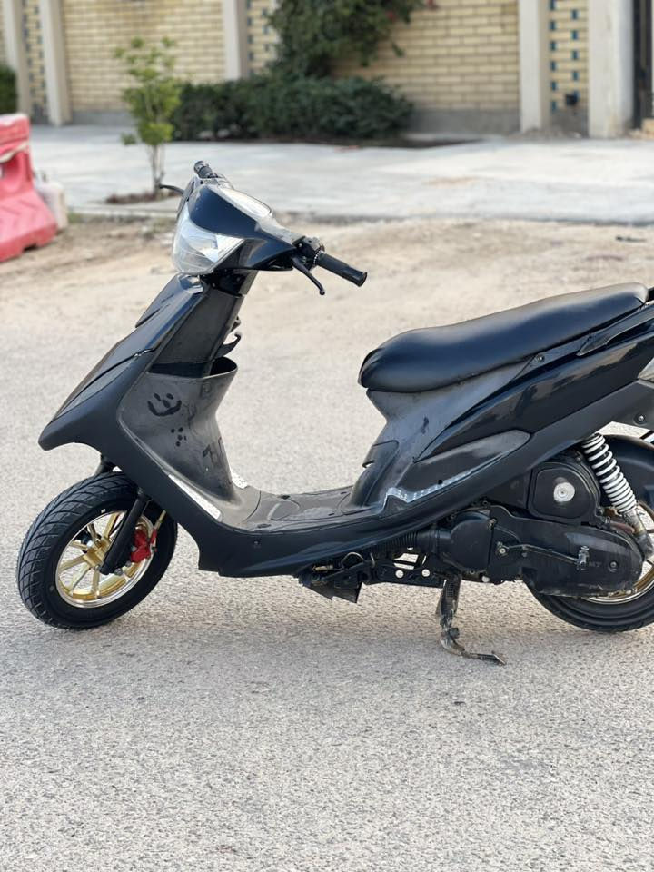 سلام عليكم دراجة ماكس لبيع دراجه كلش حلوه مكينه ٥٥مفتوح مفتوح دراجه شلعه ومعدل كلجات تبليو تصال *********** بس شراي لا تشلع كلبي
