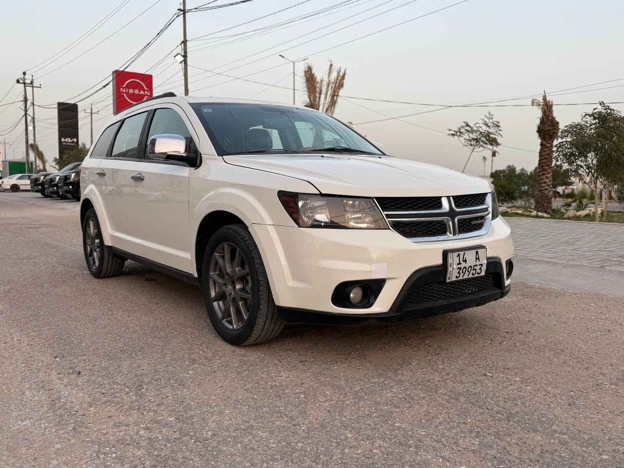 دوج جورني امريكي موديل 2018 ماشيه 94 ميل 
السياره كير ومكينه جدد حداديه بيها شغلات بسيطه 
مكينه 6 سلندر 3600 تجي نفس مكينه الچارجر تبريد شغال 3 قطع كشنات جلد كهربائي تدفئه كشنات ويل الكبير  صبغ عام تغيير لون من سلفري الى ابيض حادث امريكا جاملغ  رقم بصره انكليزي راعيها بلنجف سعرها125 وبيها مجال 
 ومراوس هم ترهم عنواني نجف*********** النجف, العراق
