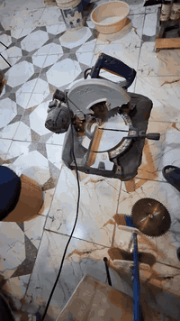 منشار كتر بحالة جيدة جدا حجم وسط ب 50 باب المشهد شارع الامام علي ***********
