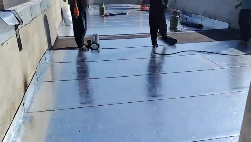 الحمدلله هذا عملنا عمل ايزوكام عازل لحراره والرطوبه ***********
