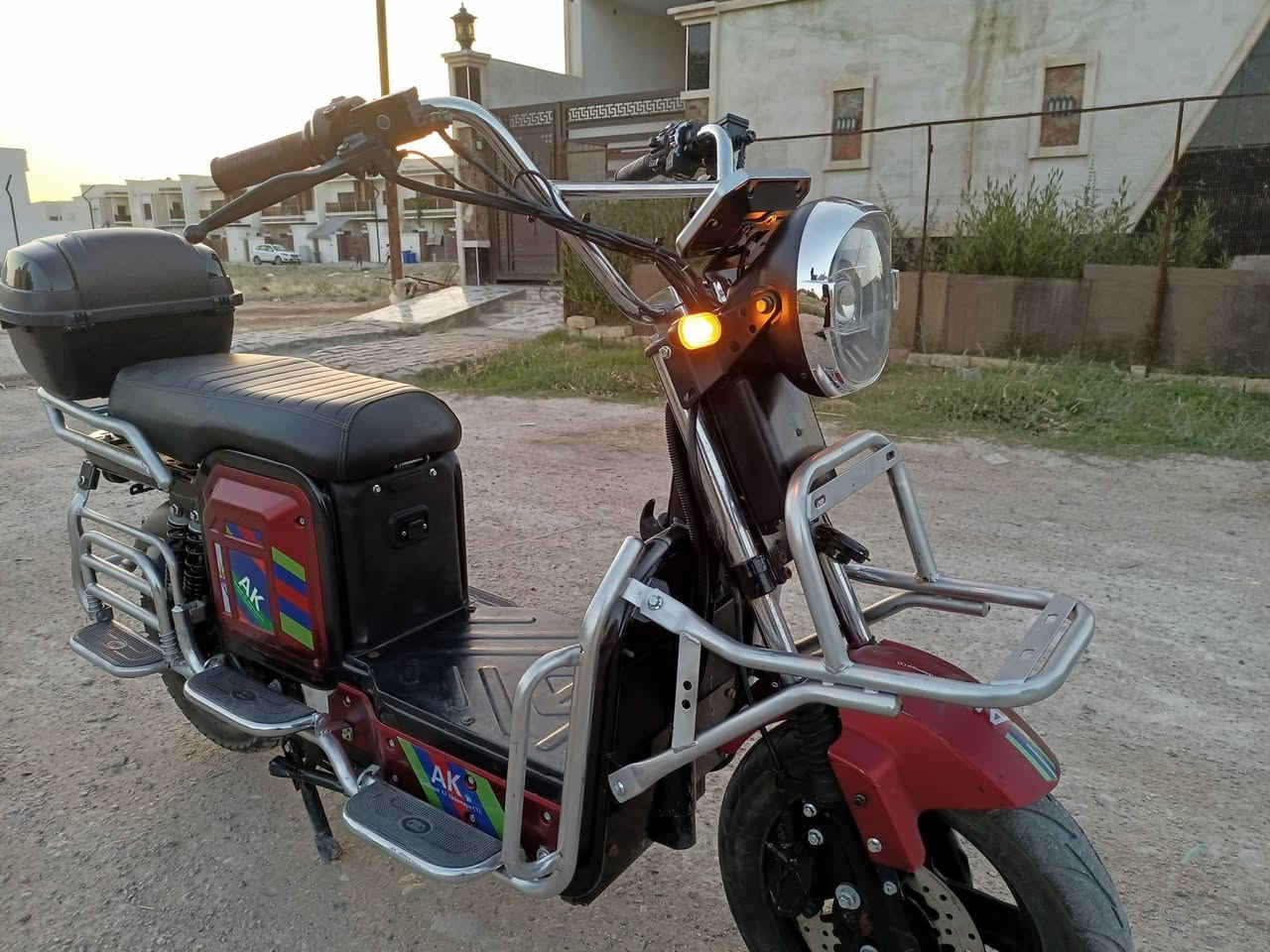 دراجة شحن 🛵
الاخوين 2026 ▪️
نظافة مثل ما موضوح بالصورة 6 بطاريات 72 volt 
البطاريات جدد على فحص 4 سرع حقيقة لمسافات اطول

🔸 السعر 675 الف🔸


**إذا كنت صاحب هذا الإعلان وتريد حذفه لأي سبب، رجاءا أرسل رسالة إلى الدعم الفني**