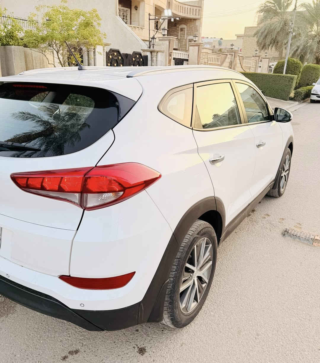 السلام عليكم للبيع توسان 2016 خليجي وكالة مكفولة كفالة عامة ماشية 105 رقم بغداد سنوية جديدة مشروع وطني مواصفات فول قمارة حديد السعر 173 ورقة  وبيها مجال بسيط للاستفسار اكثر الاتصال على ((*********** ))مكاني بغداد زيونة.
