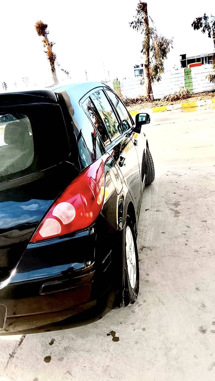 بەناوی خوای گەورە
نیسان ڤێرسا مۆدێل 2008 واسەفات ئەمریکی بۆیاخ 3پارچەی بۆیاخە سەنەوی تا2030 بەناو خۆمانەوەیە سەیارەکە ماڵی دۆستە دینار مەسرەفی تێدانیە  
شوێن ڕانیە حاجیاوا 
ژمارە مۆبایل ***********
