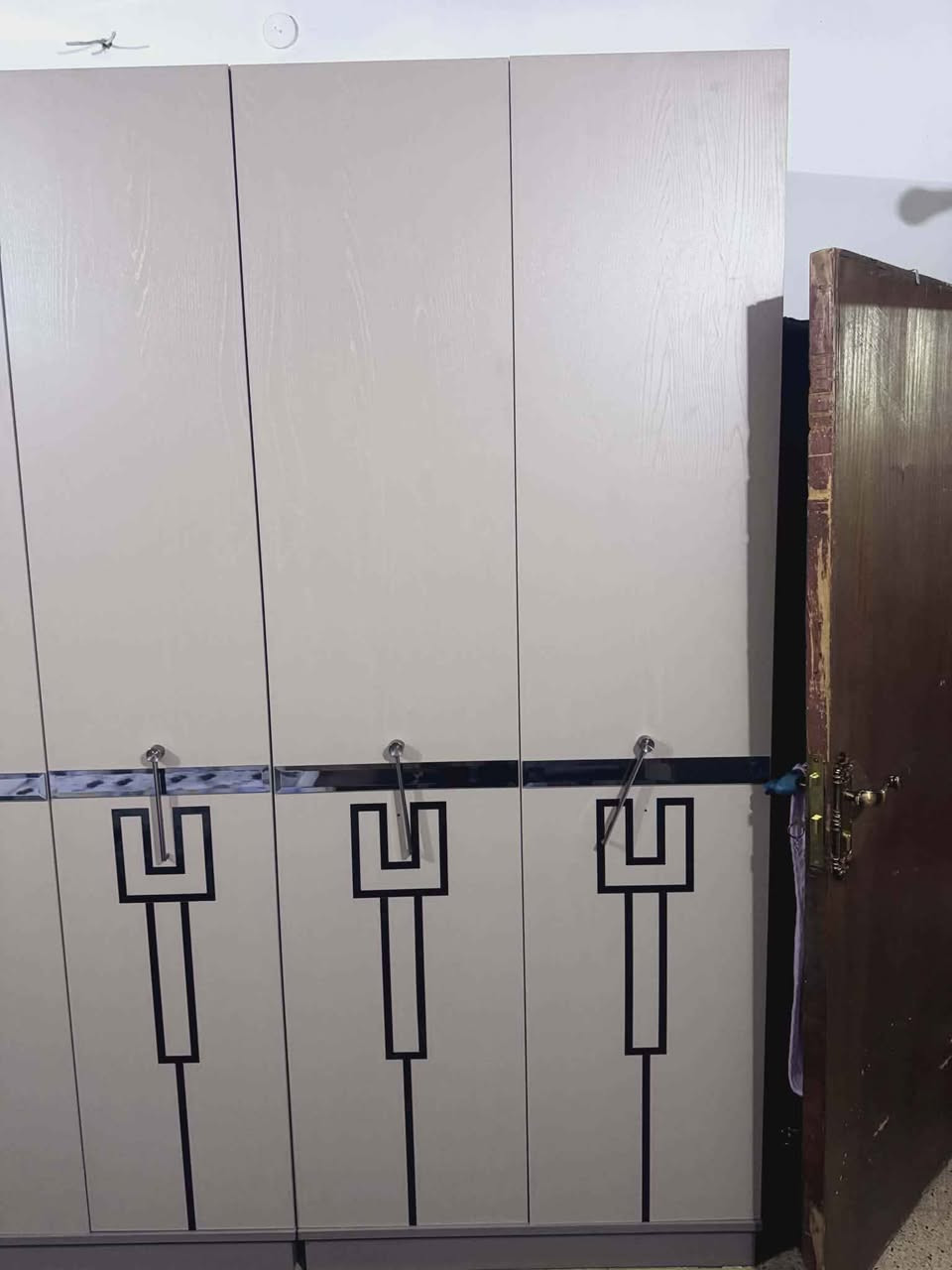 غرفة نوم تركية نظيفة جدا استعمال 6اشهر تتكون من 10قطع مبينة بالصور كنتور 6ابواب مع ملحق بابين السرير جك مخزن  سعر الشراء مليونين 🌹🌹🌹🌹🌹

السعر مليون و100 وبيها مجال 🔥🔥🔥مكلف بالنشر 
🌿🌿🌿🌿🌿🤗🌿🌿
حي عدن قرب جامع الأمين *********** موصل, نينوى
