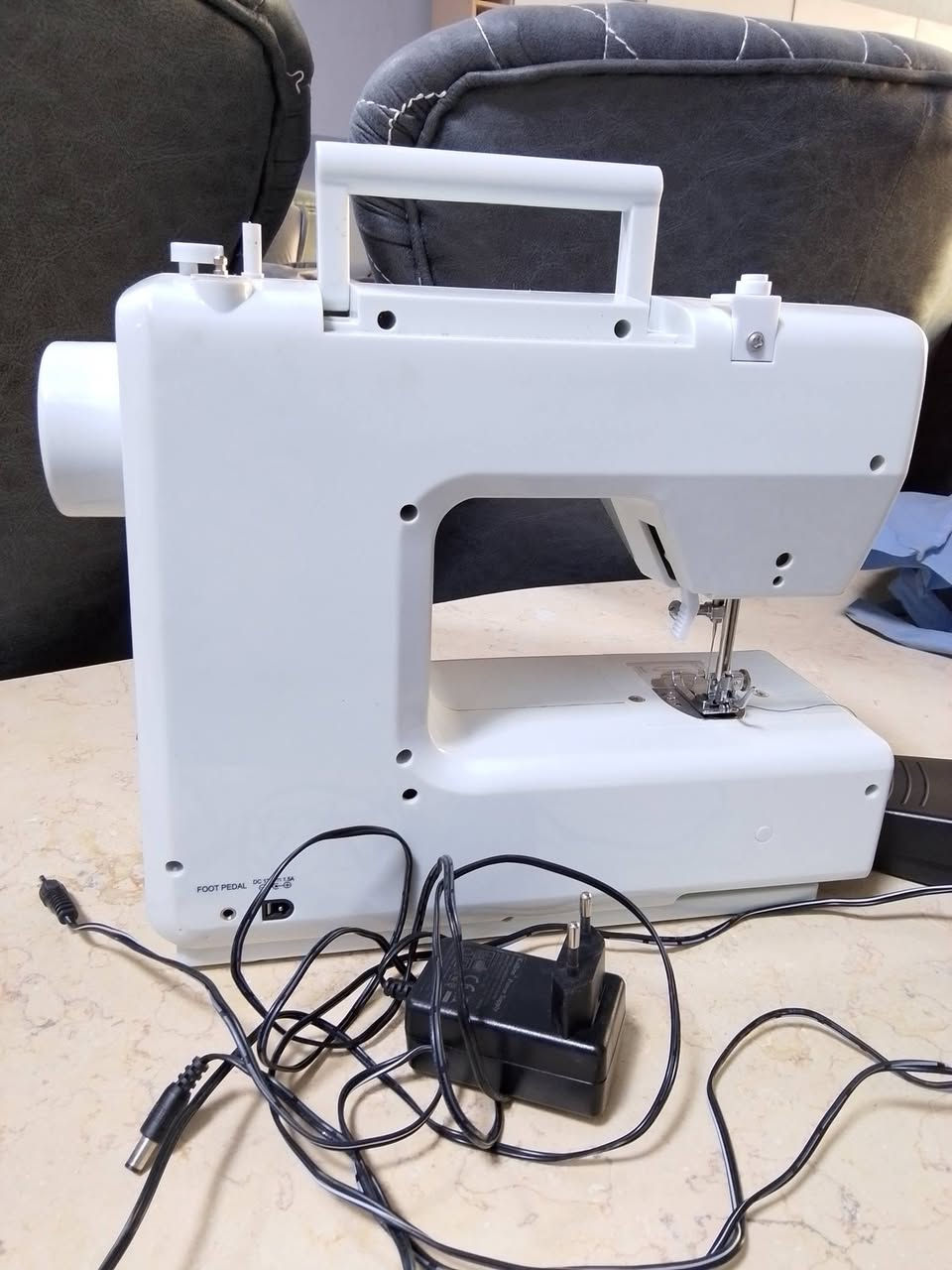 ماكنة خياطه بلاستك باله الماني نظافه 100/100خياط عدل وتطريز مع ملحقاته 30الف مجمع الضحى للتسوق المسيب مقابل دائرة كهرباء المسيب عمارة الرحيم ***********
