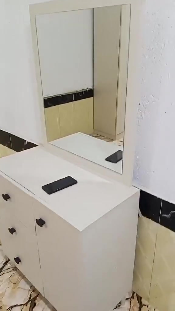 سلام عليكم غرفه جديده صارلي يومين من جبتها طلعت صغيره وياها دوشك هم جديد سعرها 400 وي دوشك  مكان بصره القبله حي القائم


**إذا كنت صاحب هذا الإعلان وتريد حذفه لأي سبب، رجاءا أرسل رسالة إلى الدعم الفني**