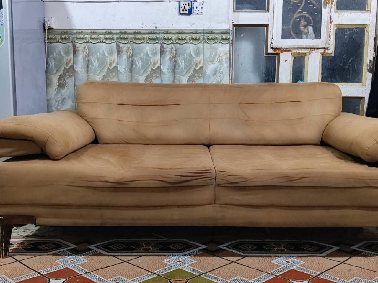 السلام عليكم 
طخم قنفات مستعمل ونظيف يتكون من:
-قنفتين "2" كبيرتين قابلات للاتساع والفتح يمكن ان تصبح سرير (قنفة-سرير) ميكانيكة السرير شغالة والقنفات بحالة جيدة
-4 مقاعد 

السعر: 350 وبيها مجال


**إذا كنت صاحب هذا الإعلان وتريد حذفه لأي سبب، رجاءا أرسل رسالة إلى الدعم الفني**