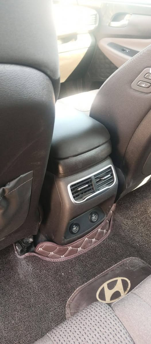 السلام عليكم سنتافي خليجي موديل 21
6v  3:5

7 راكب فول مواصفات عده البناوراما 

ماشيه 53 الف 
السعر 180 وبيه مجال
***********
