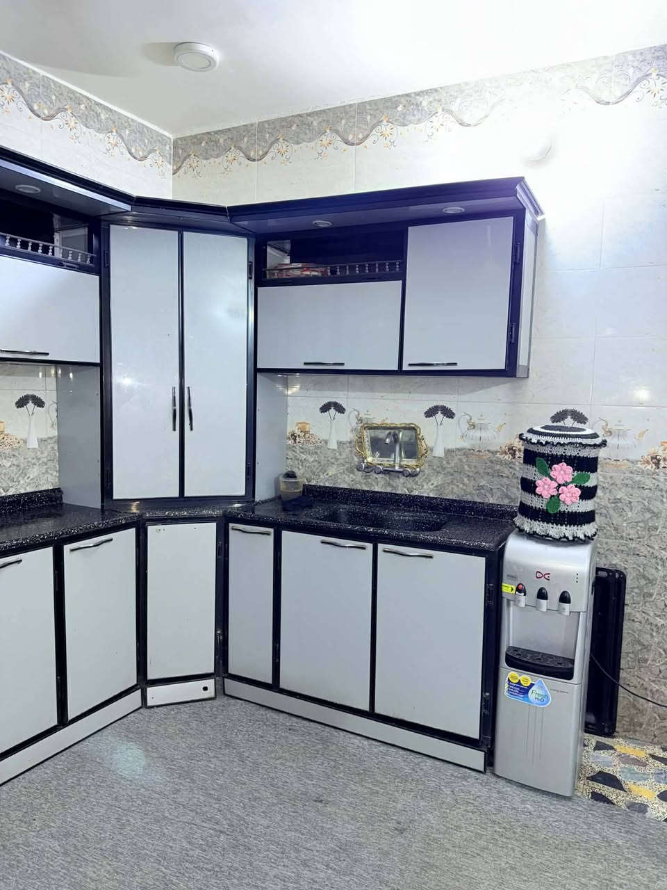 كاونتر للبيع عنوان الاسكان سعره 600 وبي مجال قليل تسكام مرمر قياسه ٨ أمتار 
*********** هذا رقمهم أصحاب الكاونتر اتصلوا بيهم اني فقط مكلفه بالنشر
