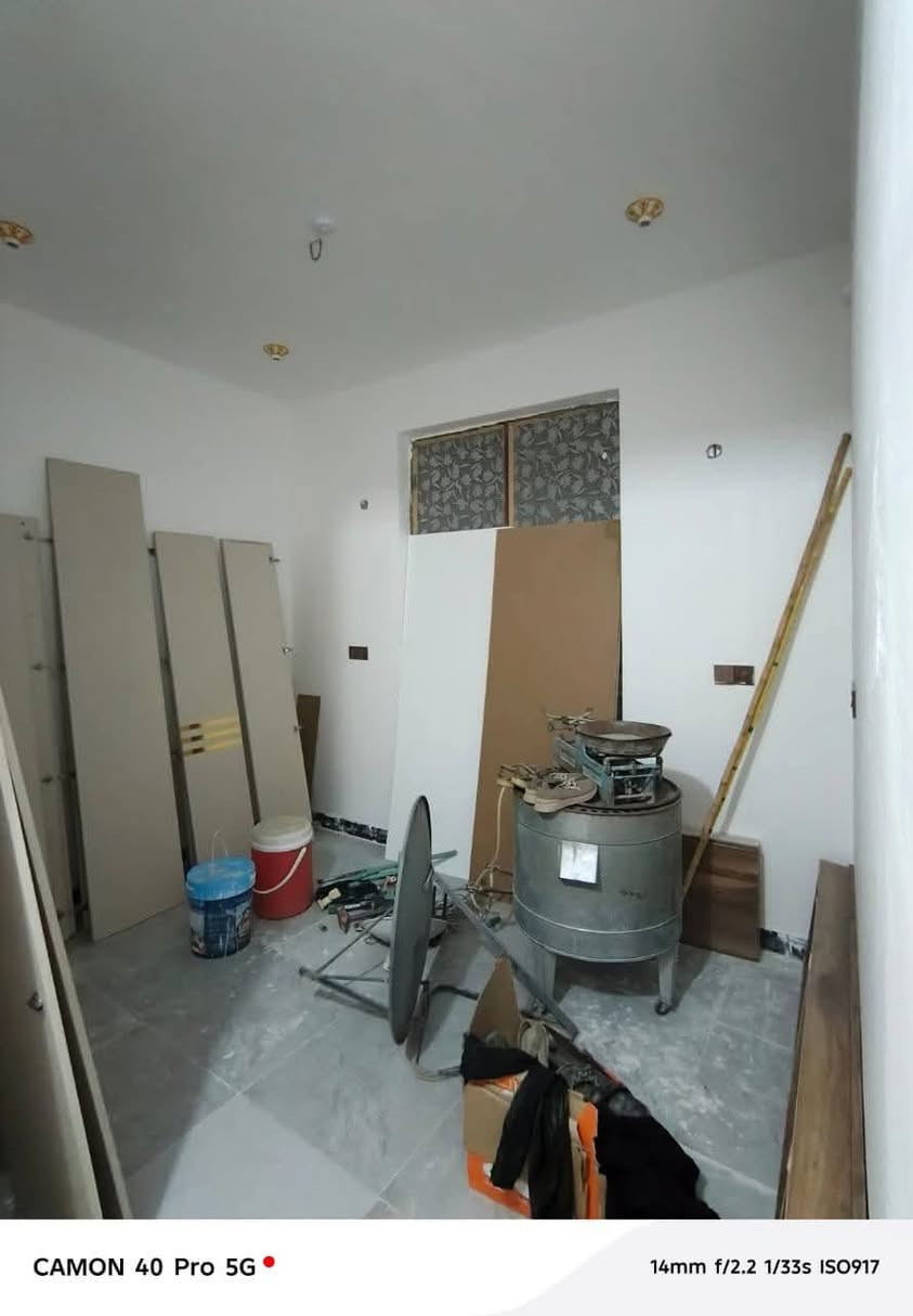 بيت مساحته 120 متر زراعي طابقين الطابق الاول يحتوي ع غرفه وصاله واستقبال ومطبخ وصحيات الطابق الثاني بي 4 غرف وصاله وصحيات بناء طابوك صب كونكيرت العنوان السديناويه قرب التفاح الاخضر***********
