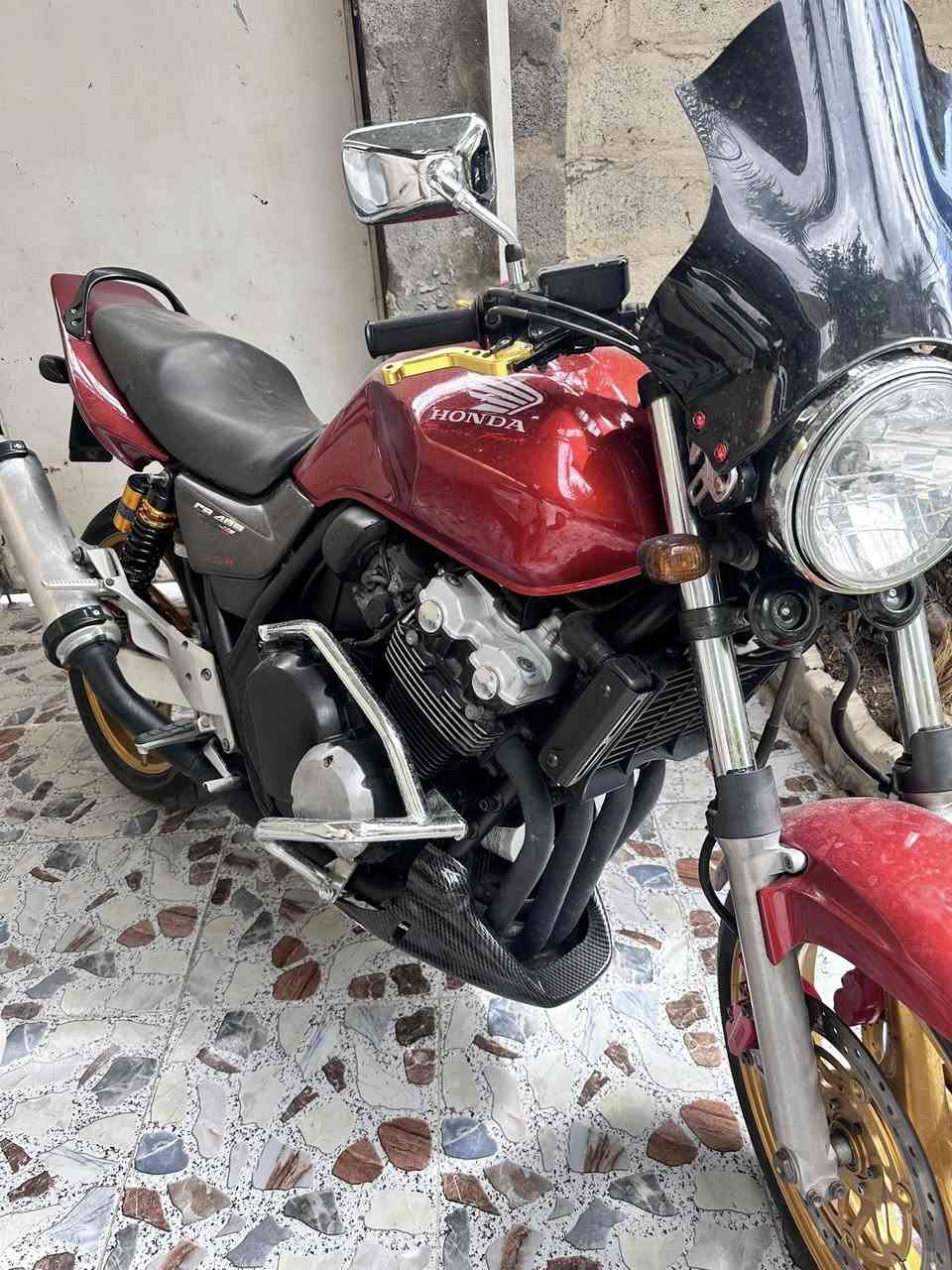CB400
 موديل 2006  

جيل ثالث دراجه فول فول  

***********
