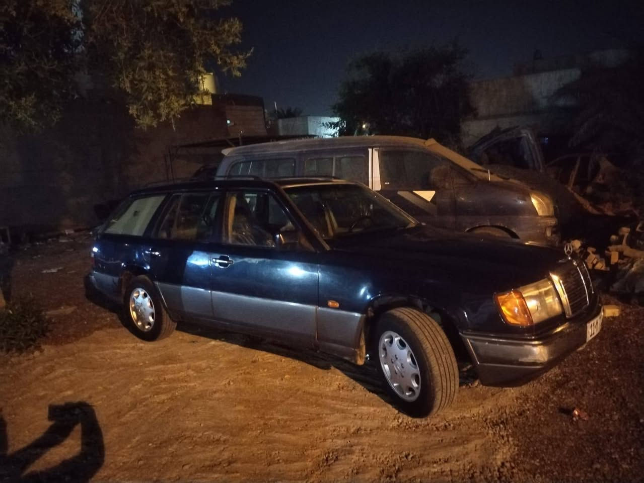 مارسيدس دب
ستيشن
موديل ٩٢
رقم بغداد
السعر ٥٦  ملاحضه تحويل مباشر كبل عقد مروري

***********
مكان السياره ميسان العماره 
مكلف بل نشر
