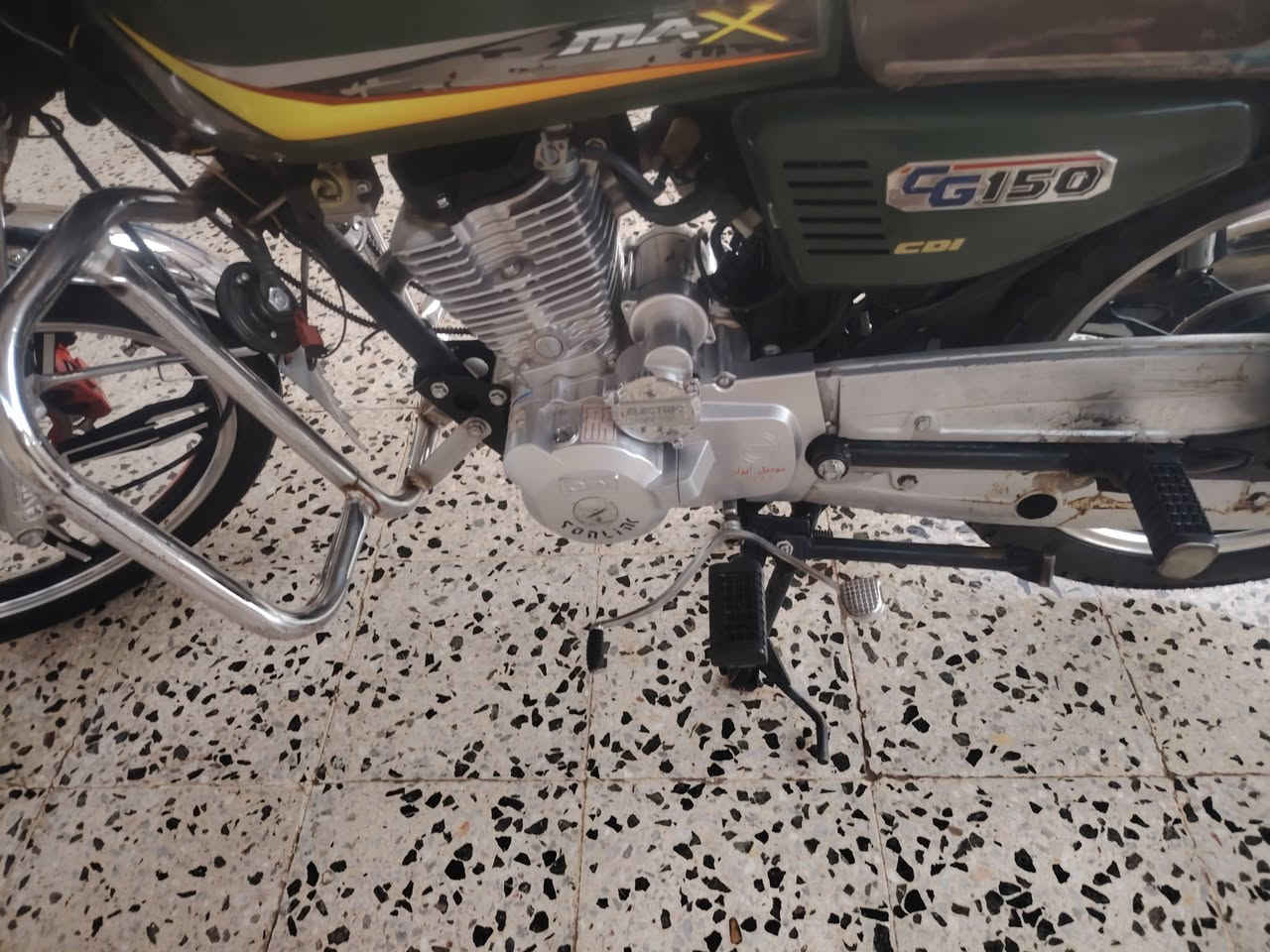 السلام عليكم دراجه للبيع موديل 2023 محرك 150نضافه فول دراجه نضيفه اليحب يدخل خاص او الاتصال عله الرقم /***********
