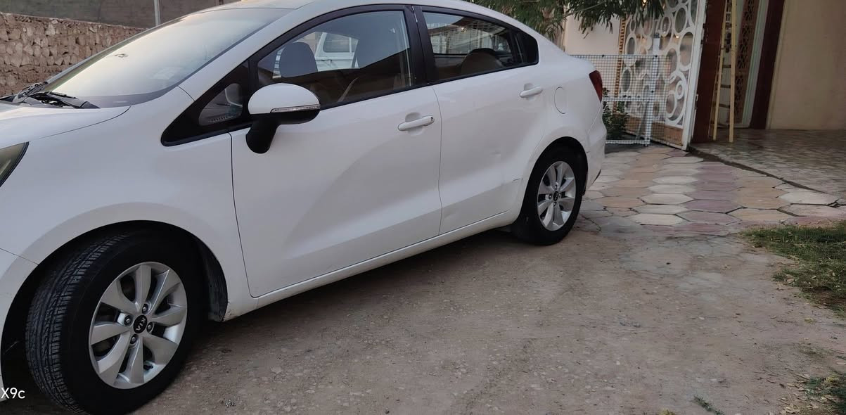### 🚗 تفاصيل السيارة: كيا ريو 2015 السعر$87 
 * **المواصفات:** فول مواصفات (ما عدا الفتحة)، تشمل:
   * مرايا شفط (كهربائية)
   * تحكم ستيرن
*شاشه أندرويد 
 * **المحرك:** 1600 قطارتين
 * **الوضع الميكانيكي:*جيد جدا تبريد ثلج، وكفالة عامة.
   * السنوية: نافذة ولغاية **2027**
   * التحويل: المداورة ثاني يوم مباشرةً.
### 📝 الملاحظات :
> السيارة بها بعض الملاحظات، **ما عدا** الأجزاء المؤشرة بالخط الأخضر راح راح اكتب الملاحظات راح تلكاهن باول تعليق (فهي سليمة وحسب العلامة)


**إذا كنت صاحب هذا الإعلان وتريد حذفه لأي سبب، رجاءا أرسل رسالة إلى الدعم الفني**