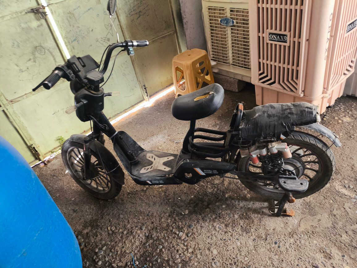 للبيع مكان حي عدن خلف الكهرباء شغال كامل باتري وشاحنه ويا 75الف قفل شراي يتواصل ***********
