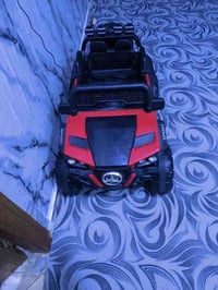 سياره اطفال على شحن. وبيه ريموت تحكم هم للبيع.مستخدمه اسبوعين فقط. سعر...