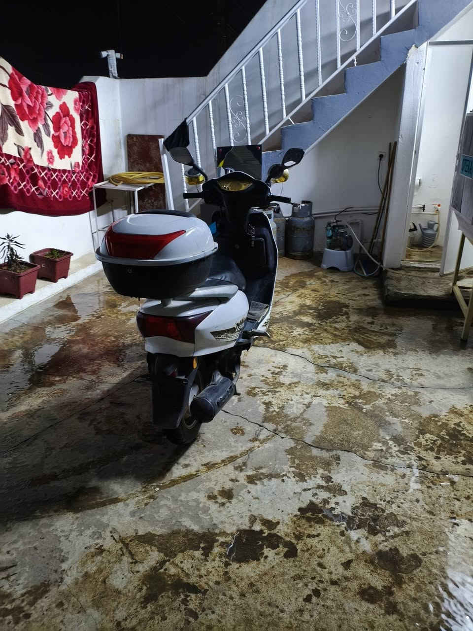 السلام عليكم دراجه للبيع سعر 400 عنوان كركوك حي عسكري رقم***********
